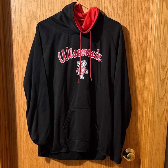 Tops - Wisconsin Black & Red Hooded Pullover Sweatshirt